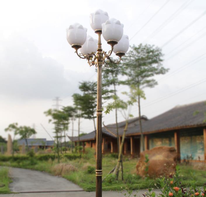 Góður, Elegant Decorative Outdoor Light Garden Lamp Post